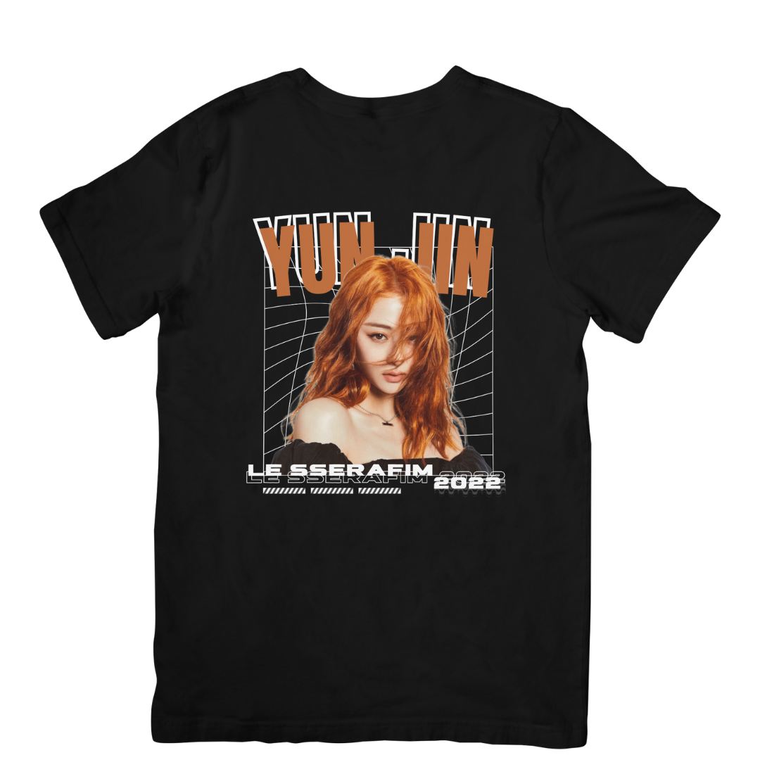 Camiseta Básica Le Sserafim Yunjin Graphic - preto