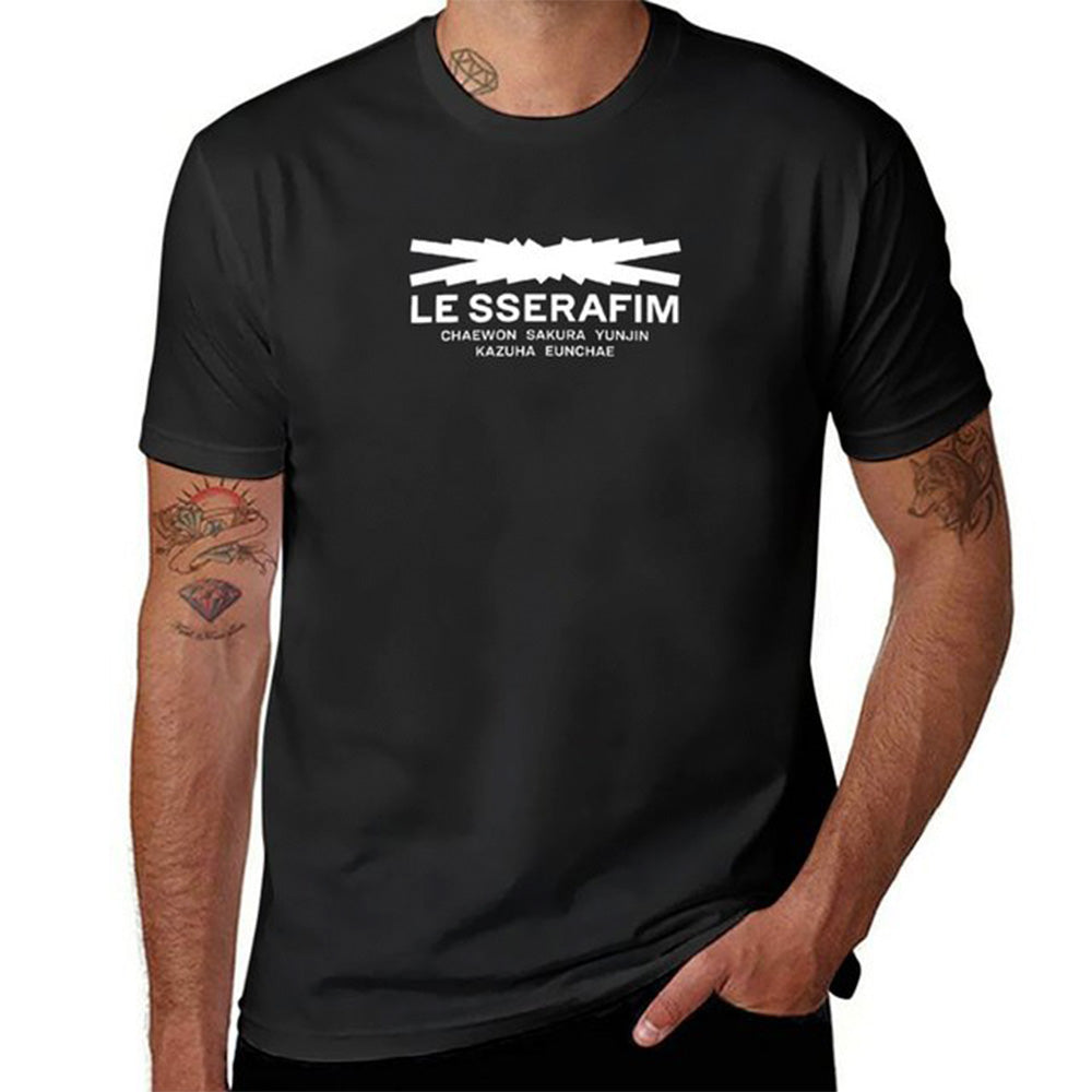 Camiseta Básica Le Sserafim Logo - preto