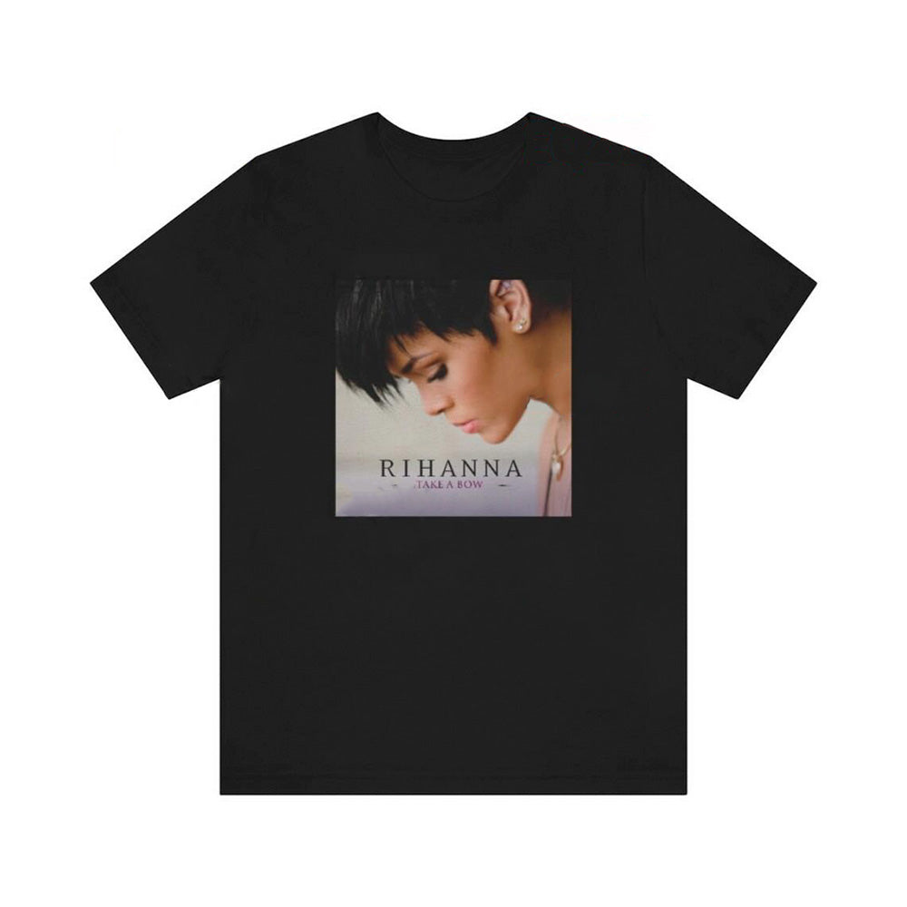 Camiseta Básica Rihanna Take a Bow